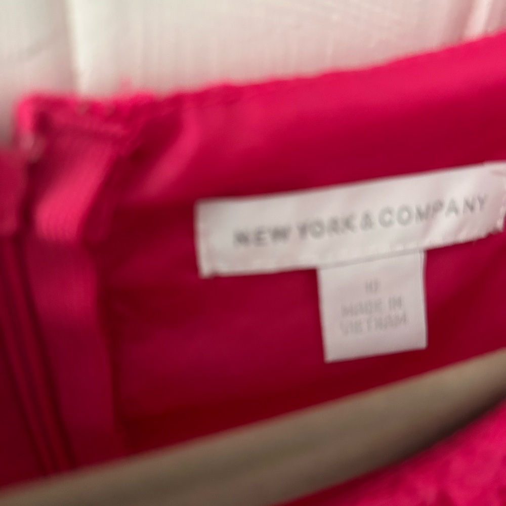 EUC New York & Company Fuchsia Lace Dress, Sleeveless with Lining, Zipper Back - Picture 6 of 9